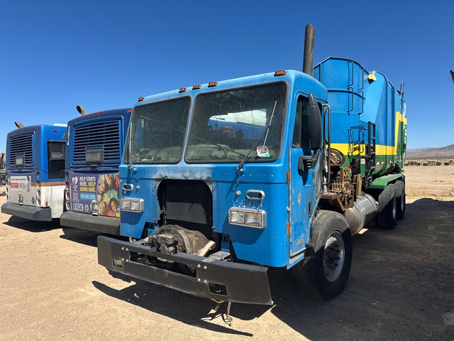 2015 Peterbilt 320 Waste Collection Truck