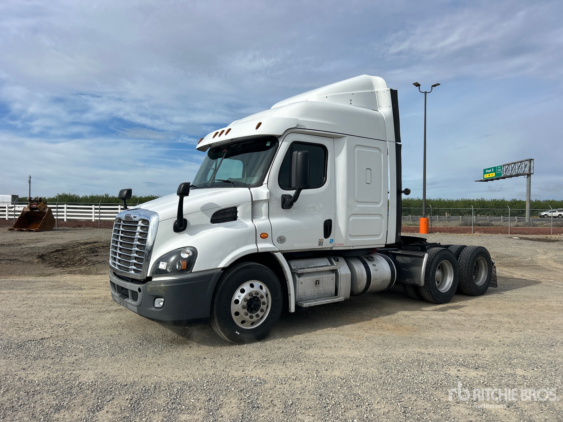 2017 Freightliner Cascadia 113 6x4 T/A Sleeper Truck Tractor