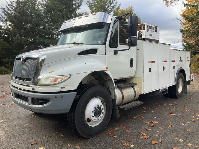2013 International 4400 4x2 Service Truck