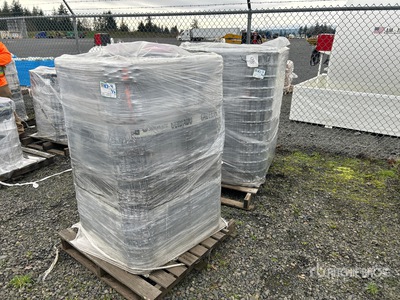 Quantity of (2) Pallets of Welded Galvanized Fence, 2 pallets of 15 rolls その他 - 店舗 & 倉庫