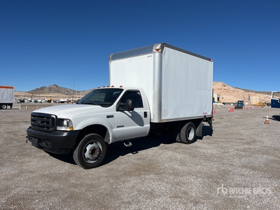 2003 Ford F-450 4x2 Furgoneta caja cerrada