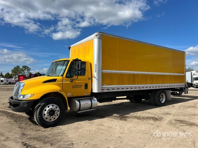 2017 International 4300 4x2 Furgoneta caja cerrada