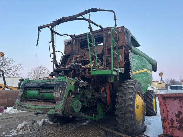 2013 John Deere S660S STS Combine Harvester (Inoperable) 2013 John Deere S660S STS Combine Harvester (Inoperable)