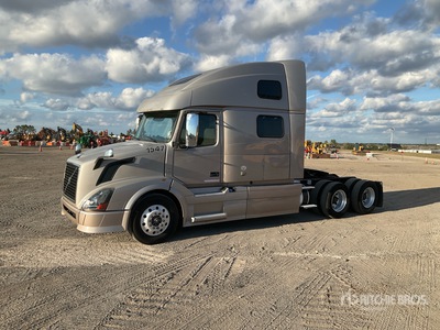 2015 Volvo VNL 6x4 3- Achs Sattelzugmaschine mit Schlafkabine