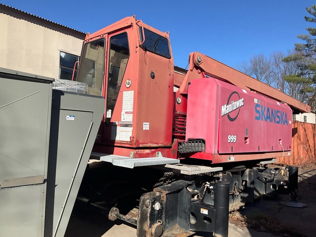 Manitowoc 999 Series 3 275 ton Lattice-Boom Crawler Crane