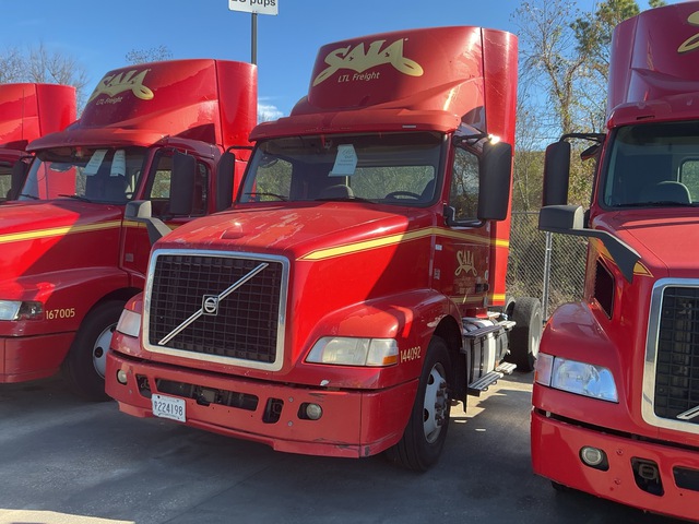 2015 Volvo VNM 4x2 S/A Day Cab Truck Tractor (Inoperable)