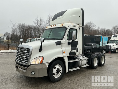 2016 Freightliner Cascadia 125 6x4 T/A Day Cab Truck Tractor