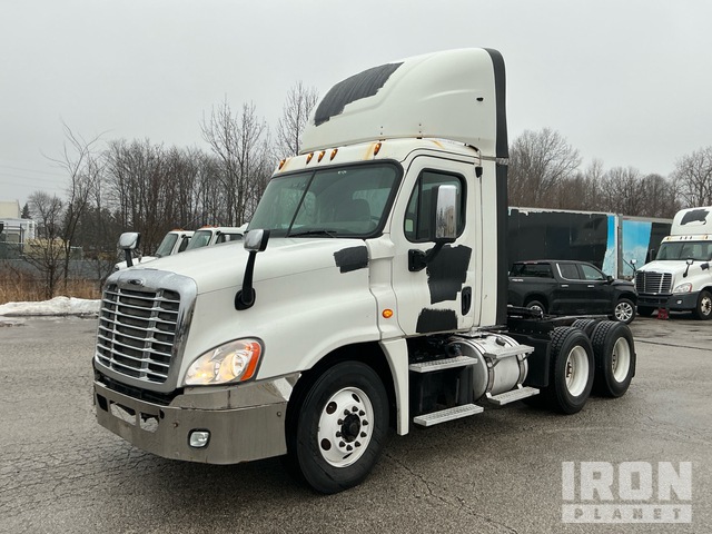 1FUJGEBG5GLHN0764 Freightliner Cascadia 125 Photo 1