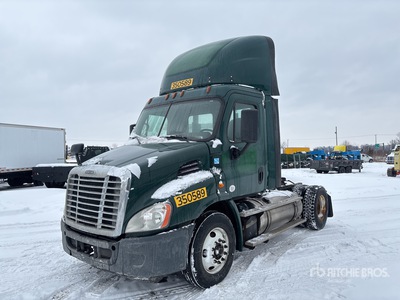 2016 Freightliner Cascadia 113 4x2 S/A Day Cab Truck Tractor