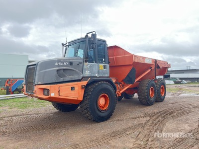 2010 Hitachi AH300D Kiepwagen met knikbesturing