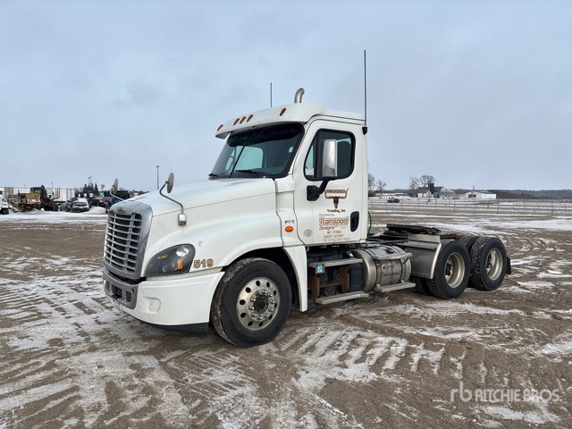 2019 Freightliner Cascadia 125 6x4 T/A Day Cab Truck Tractor