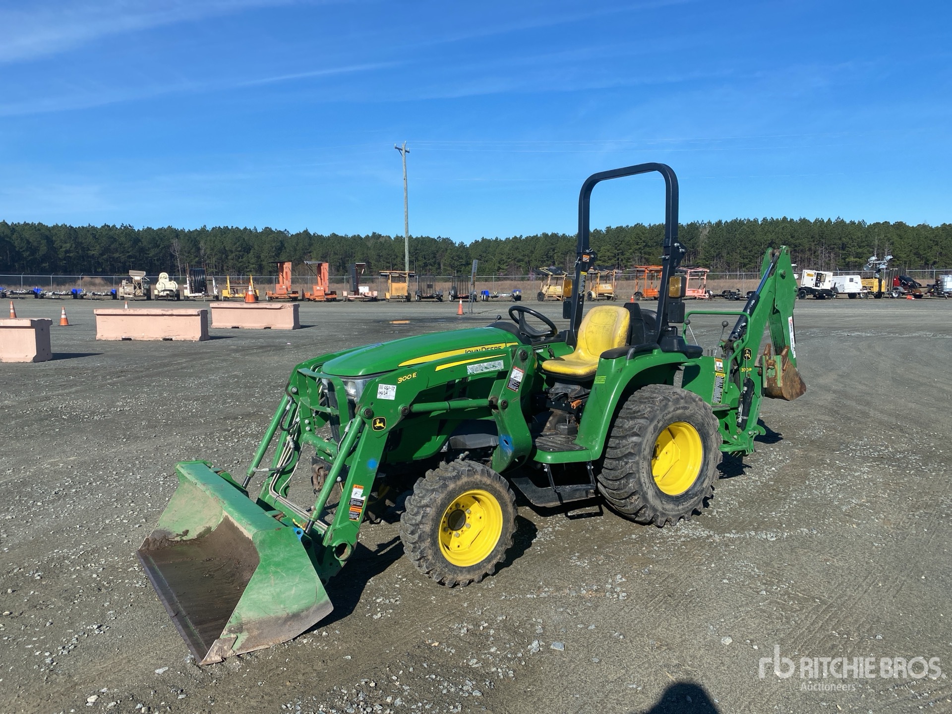 2022 John Deere 3032E 4WD Utility Tractor