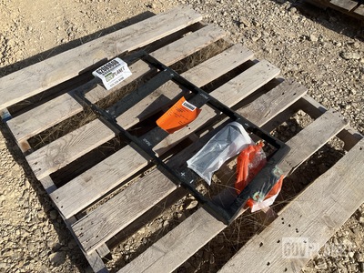 12521212 Battery Retainer