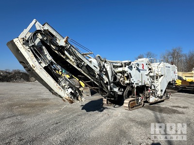 2014 Roadtec RX-600e Tracked Asfalteer frees machine