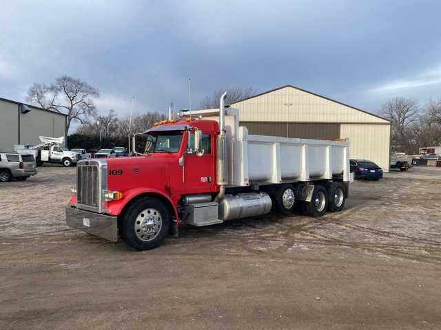 2007 Peterbilt 379 8x4 Tri/A Dump Truck