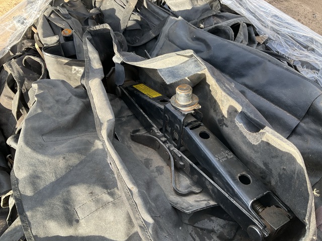 (17) Hand Scissor Jacks