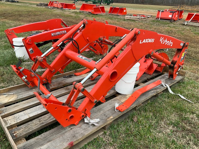 Kubota LA1065A Front Loader Attachment