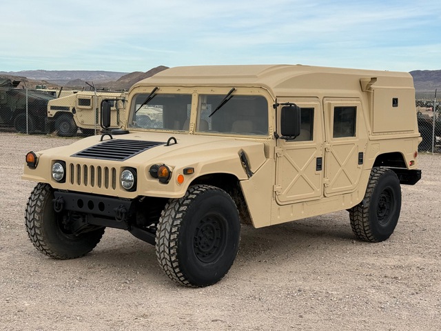 1990 AM General M1097R1 HMMWV 4 Door Hard Top w/Helmet Top 1990 AM General M1097R1 HMMWV 4 Door Hard Top w/Helmet Top