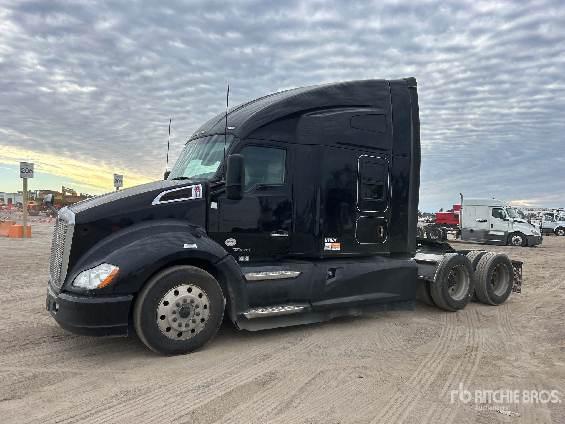 2019 Kenworth T680 6x4 T/A Sleeper Truck Tractor