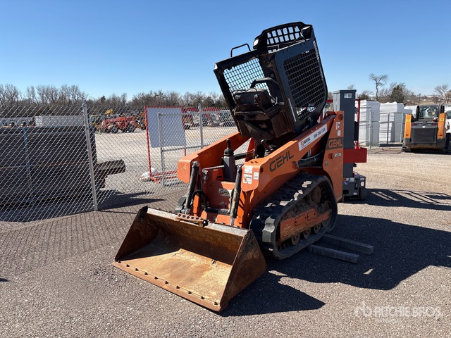 Gehl RT135 Compact Track Loader