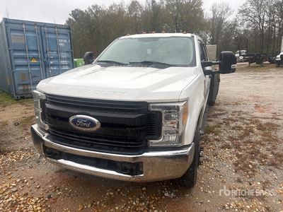 2018 Ford F-350 4x4 Crew Cab Camion à Plateau