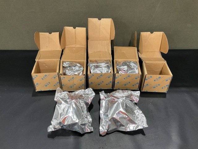 (10) Eaton 530R9W Electrical Receptacle Connectors