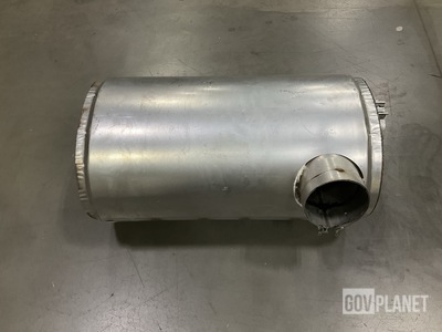 (11) Navistar 3824168C1 Exhaust Mufflers