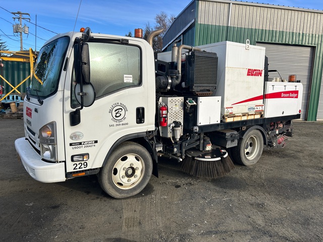 Elgin Broom Badger on 2019 Isuzu NRR Sweeper Truck