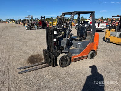 2015 Toyota 8FGCU30 5000 lb Cushion Tire Carretilla Elevadora