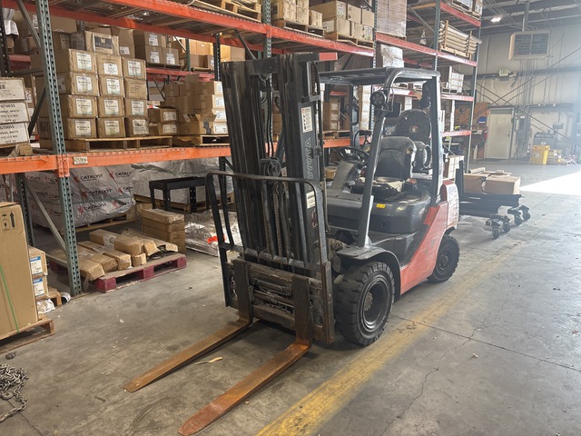 2015 Toyota 8FGU25 4650 lb Pneumatic Tire Forklift