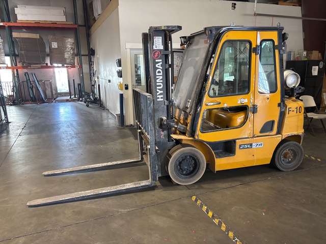 Hyundai 25L-7A 5000 lb Cushion Tire Forklift