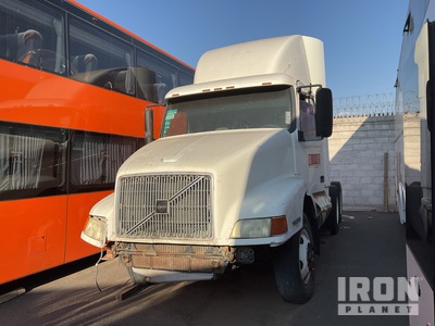 2000 Volvo VNL64T 6x4 Tracteur Routier Couchette