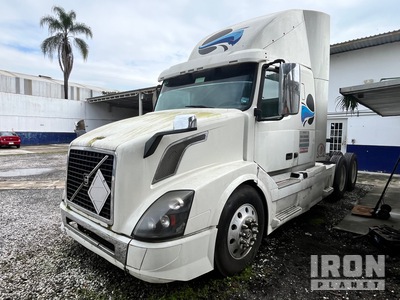 2018 Volvo B11R 6x4 Cabeza Tractora Cabina Dormitorio