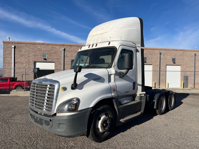 2016 Freightliner 108SD T/A Day Cab Truck Tractor