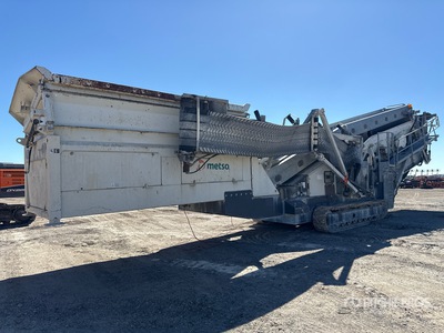 2018 Metso Lokotrack ST3.8 Tracked Remote control is in check out building Screen Plant
