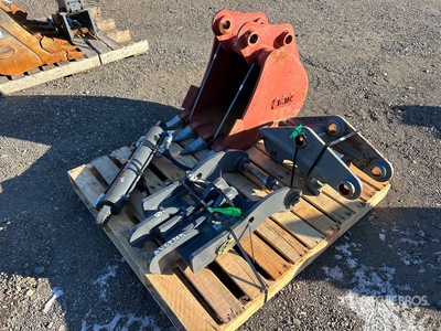 18 in Digging Excavator Bucket - Fits 5 Ton