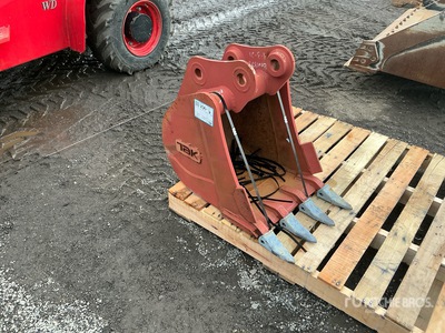 18 in Digging Excavator Bucket - Fits 5 Ton