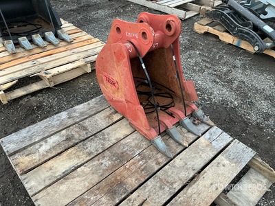 18 in Digging Excavator Bucket - Fits 3 Ton