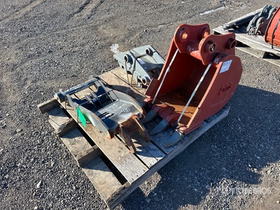 18 in Digging Excavator Bucket - Fits 3 Ton