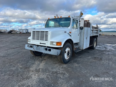 1998 International 4700 4x2 S/A Dump Truck
