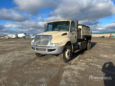 Thermolay on 2003 International 4300 4x2 Hot Patch Truck