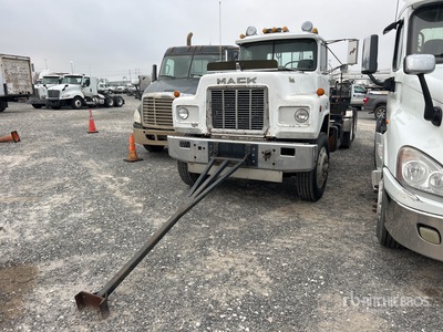 1980 Mack DM867ST 6x4 Camion treuil (Inoperable)