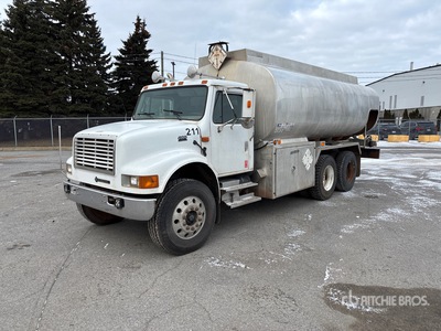 2000 International 4900 6x4 Fuel Truck