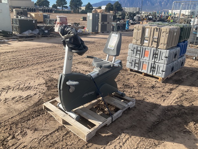 Life Fitness 95RI Recumbent Bike Life Fitness 95RI Recumbent Bike