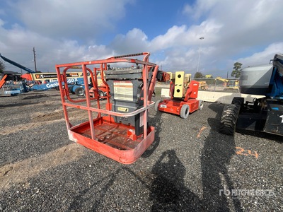 2013 JLG E400AJPN 2WD Electric Articulating Boom Lift