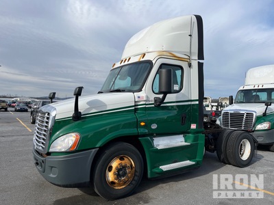 2016 Freightliner Cascadia 125 4x2 Ciągnik siodłowy z kabiną dzienną S/A