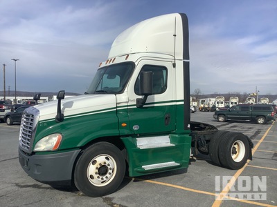 2016 Freightliner CA125 4x2 S/A Day Cab Truck Tractor