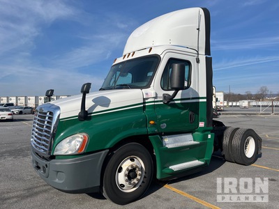 2015 Freightliner Cascadia 125 4x2 S/A Day Cab Truck Tractor