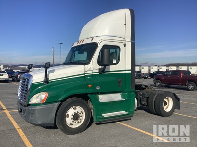 2015 Freightliner Cascadia 125 4x2 Cabeza Tractora Cabina Corta