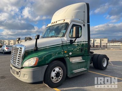 2015 Freightliner Cascadia 125 4x2 S/A Day Cab Truck Tractor